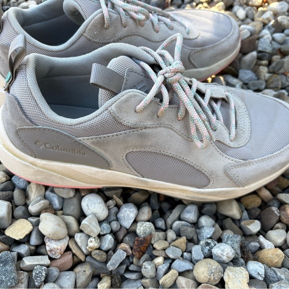 Columbia - Picture 2 of 4